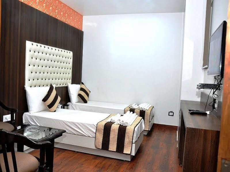 Hotel O Sehej Continental New Delhi Exterior photo